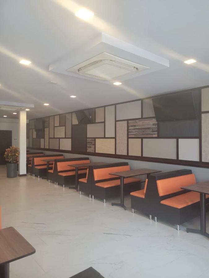 Cayuga Hotel 4*