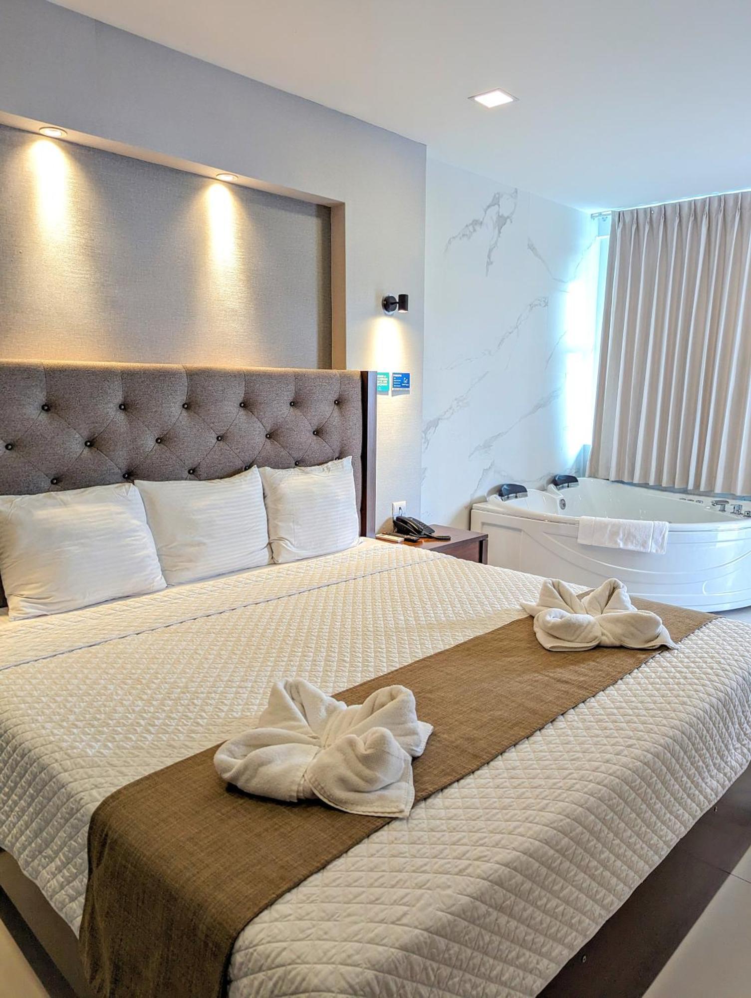 Cayuga 4*